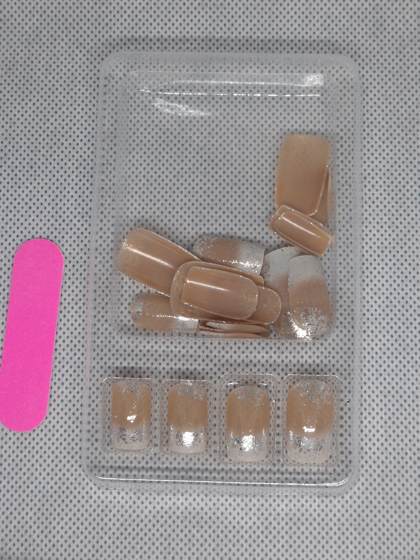 Lösnaglar med silvrigt glitter