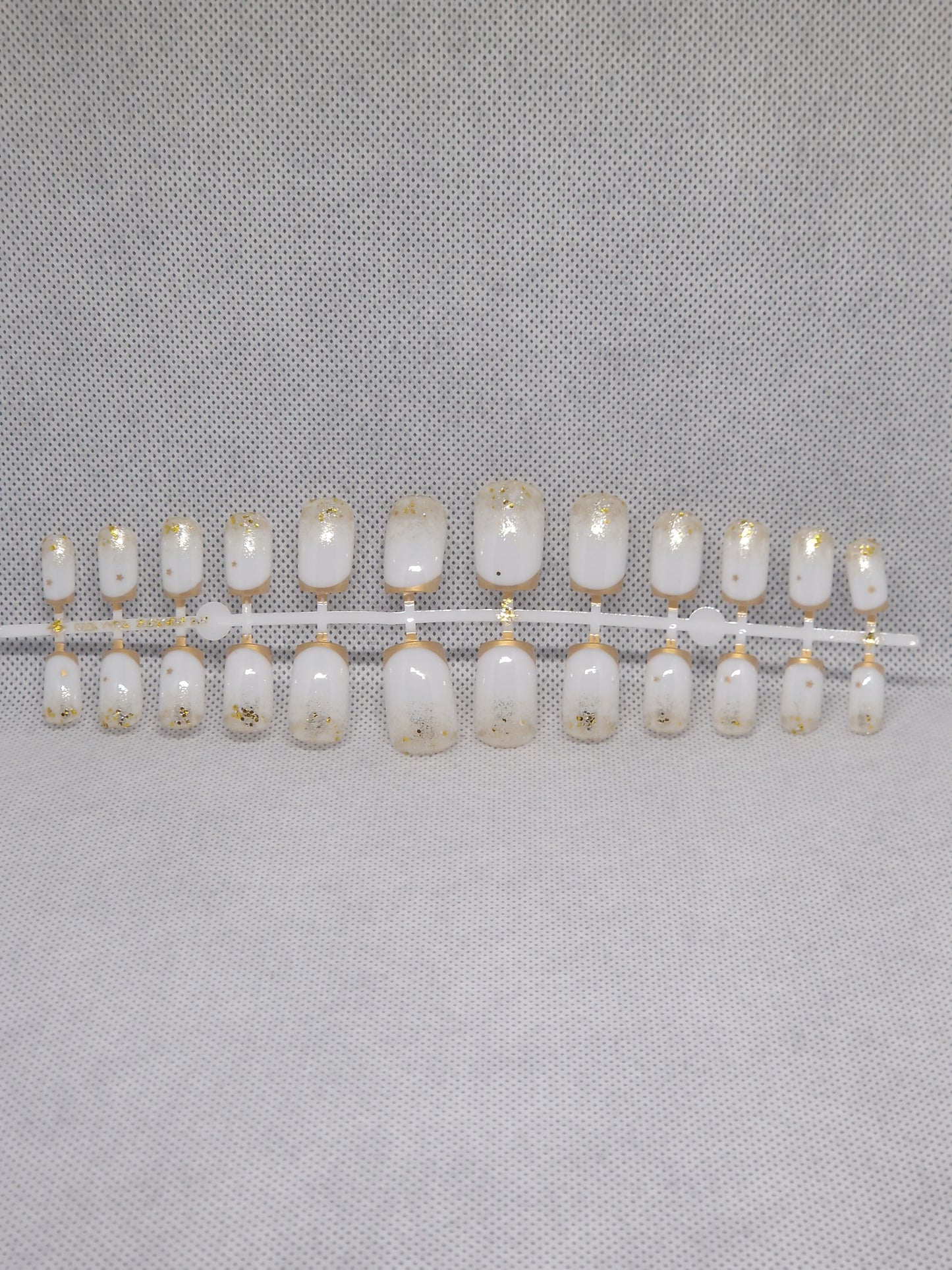 Lösnaglar vita med guld